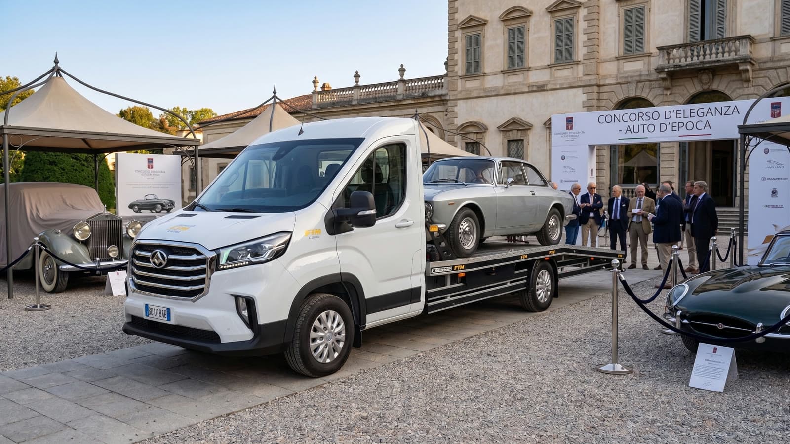 Alfa Romeo GT d'epoca sul pianale del carro attrezzi FTM Group al Concorso d'Eleganza