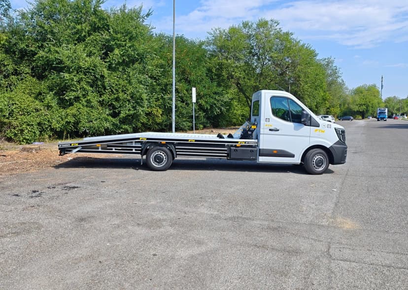 Carro attrezzi renault Master a noleggio con patente B — FTM Group