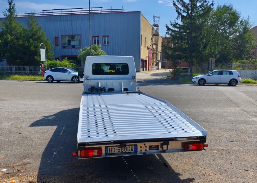 Carro attrezzi renault Master a noleggio con patente B — FTM Group