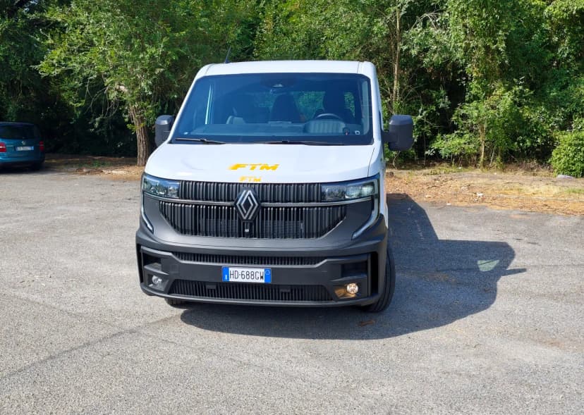 Carro attrezzi renault Master a noleggio con patente B — FTM Group