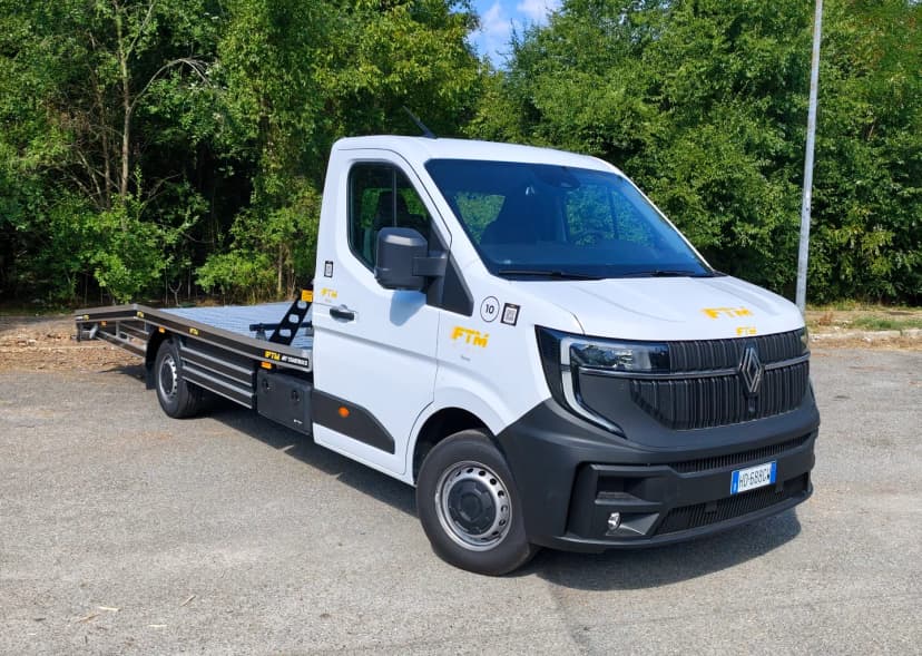Carro attrezzi renault Master a noleggio con patente B — FTM Group