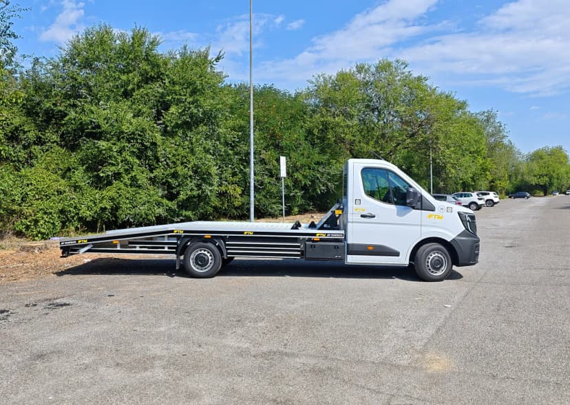 Carro attrezzi renault Master a noleggio con patente B — FTM Group