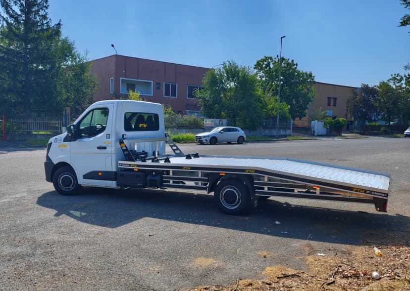 Carro attrezzi renault Master a noleggio con patente B — FTM Group