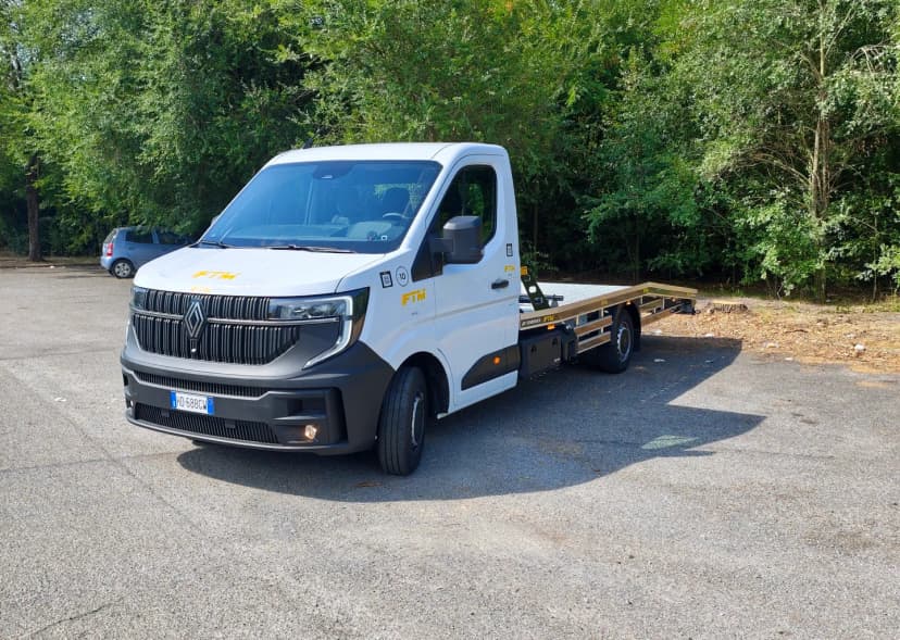 Carro attrezzi renault Master a noleggio con patente B — FTM Group